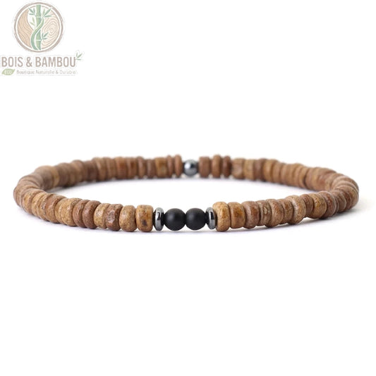 Bracelet perles de coco homme avec pierre d'onyx noire centrale fond neutre vue de face