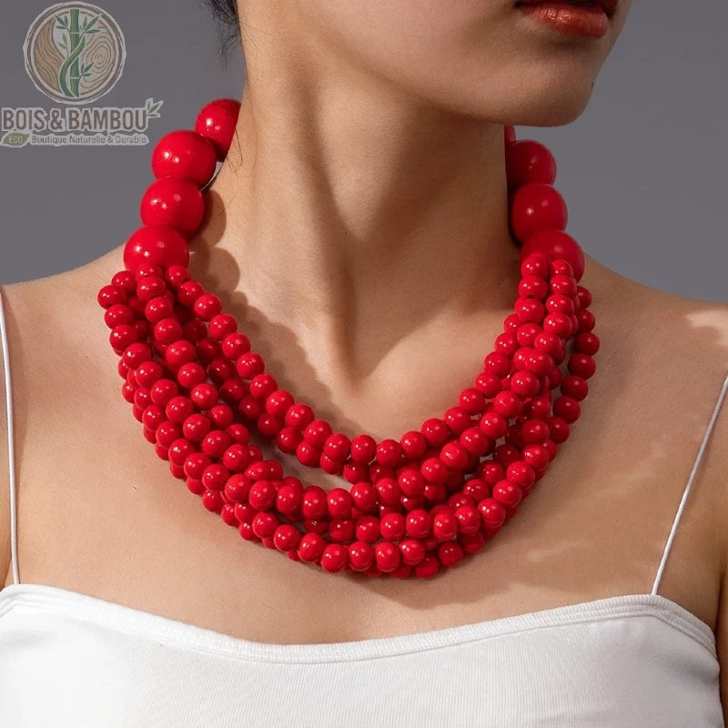 collier africain perles de bois multicouche fait main coloris rouge vif plusieurs rangs porté