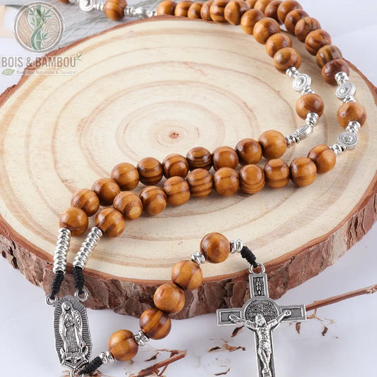 chapelet bois naturel clair perles rondes croix Saint-Benoît médaille Vierge métal argenté