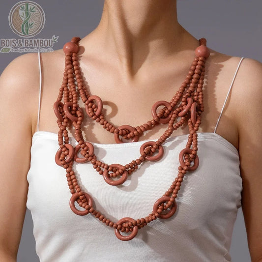 Collier multicouches bois perles anneaux 3 rangs marron clair terracotta porté