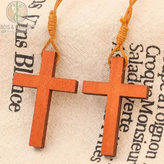 Deux pendentifs croix bois naturel acajou sur cordon vue de dessus