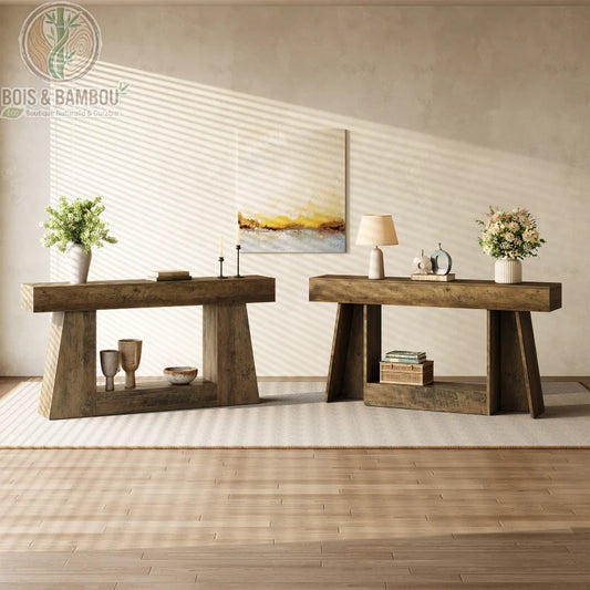 Console allongee style farmhouse 160 cm situation 1. Deux consoles robustes en bois massif au design rustique et épuré, décorées de vases, lampes et fleurs dans un salon lumineux à l'esprit farmhouse.