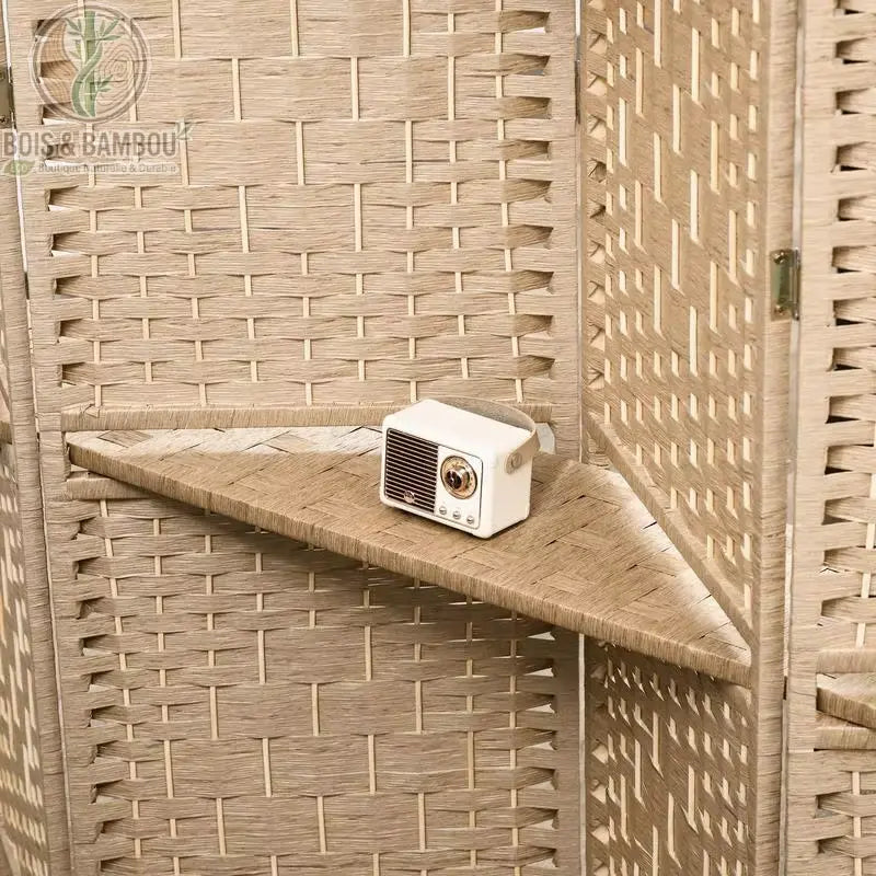 Détail étagère triangulaire amovible bois pin paravent fibre papier 4 panneaux