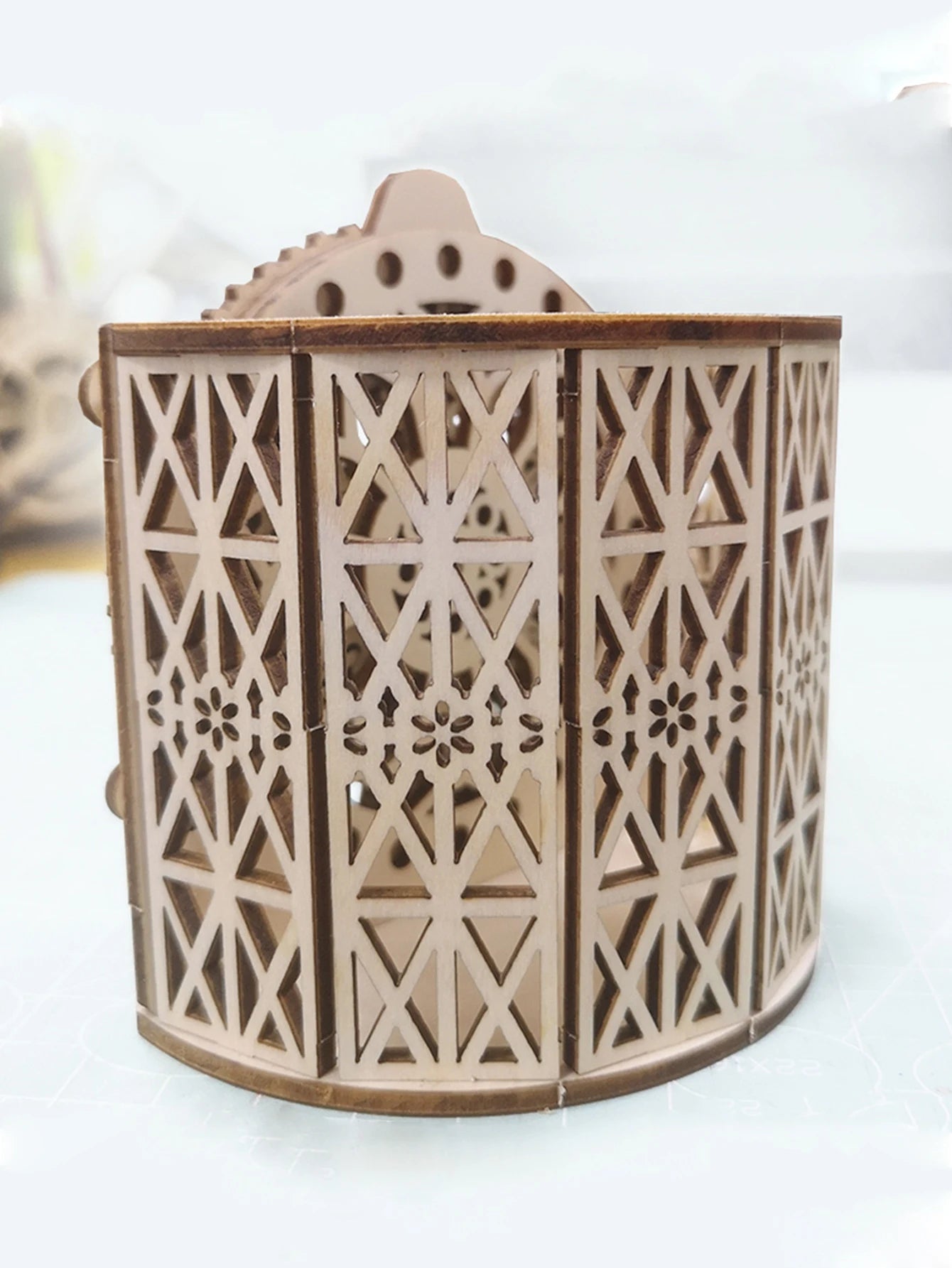 Porte-stylo calendrier perpétuel en bois