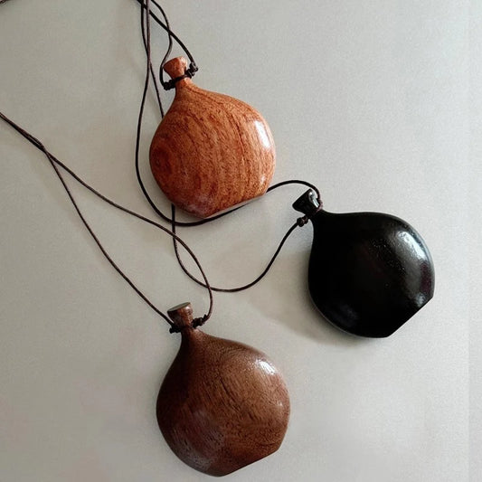 Collier pendentif flacon en bois