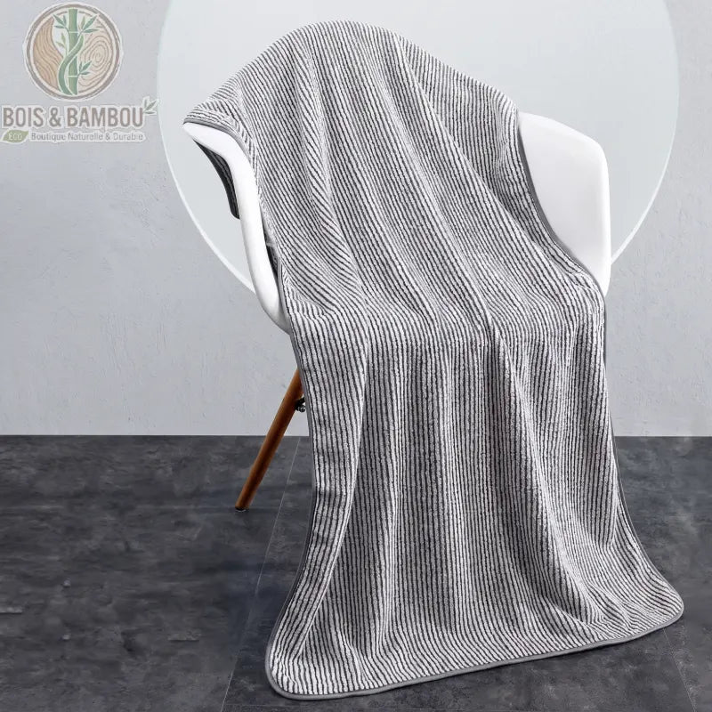 Serviette de bain en bambou coloris rayé, grand format 70x140 cm