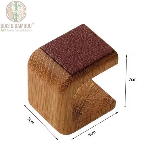 Support de montre en bois massif forme C, dimensions 5 x 6 x 7 cm annotées, coussin bordeaux visible