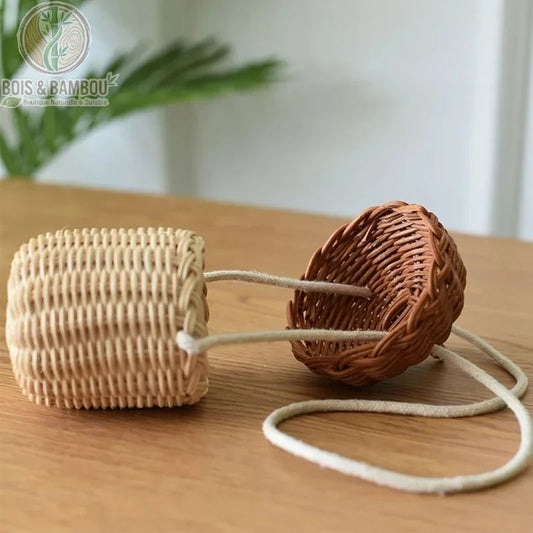 Panier gland en rotin, couvercle tressé détaché de la base, cordon visible, Bois Et Bambou Eco