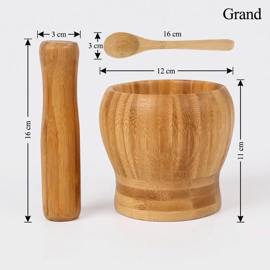 Pilon et mortier en bambou, taille Grande avec cuillère assortie, sur fond blanc
