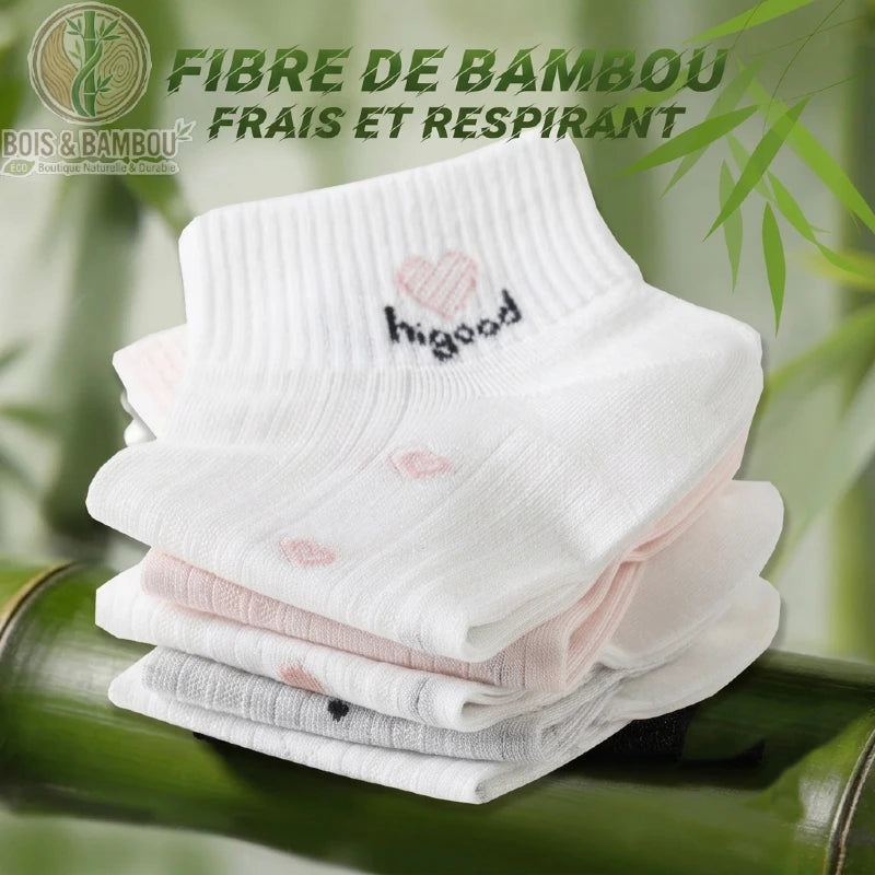 Pile de cinq paires de chaussettes en bambou femme aux tons clairs