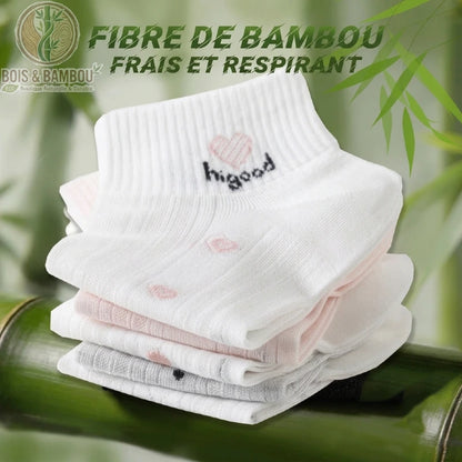 Pile de cinq paires de chaussettes en bambou femme aux tons clairs