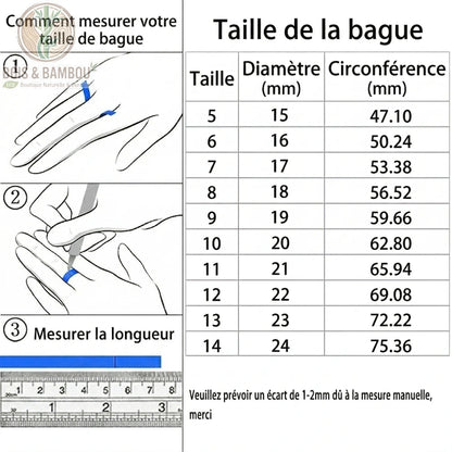 Alliance en bois de Koa et acier brossé accompagnée d'un guide illustré en trois étapes pour mesurer sa taille de bague à domicile. L'image présente une méthode simple utilisant une bandelette et une règle, complétée par un tableau de correspondance précis indiquant le diamètre et la circonférence en millimètres pour les tailles 5 à 14. 