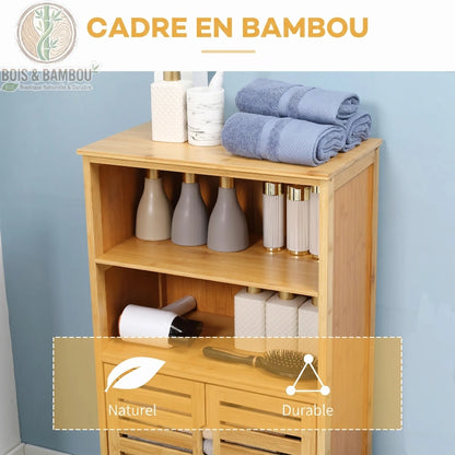 Armoire etagere de salle de bain en bambou descriptif 1. Cadre en bambou naturel et durable avec étagères accueillant des accessoires de soin et serviettes bleues sur un fond mural bleu clair.