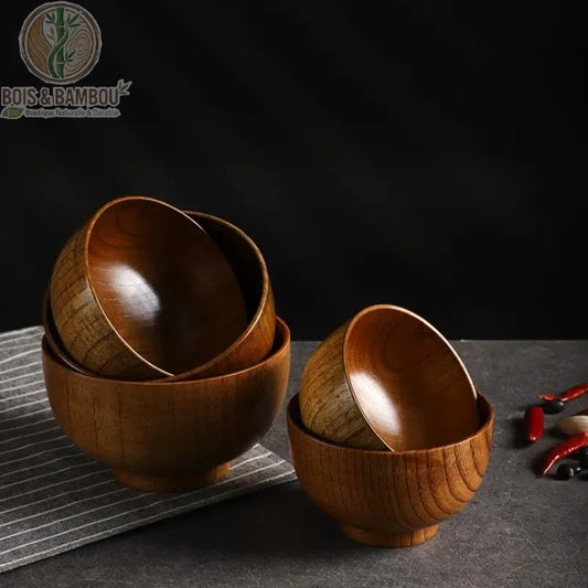 Bol jujubier japonais empile sur set de table tisse, mise en scene asiatique avec piments, Bois et Bambou Eco