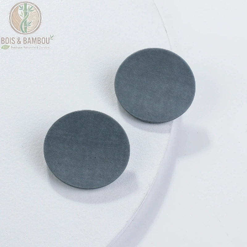 Boucles d'oreilles rondes en bois vintage coloris gris fond neutre