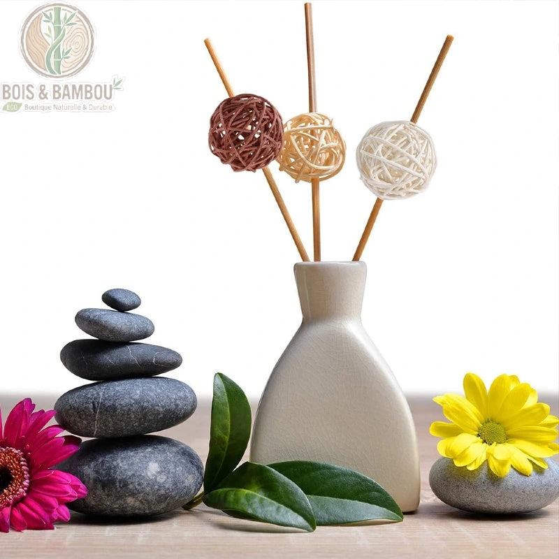 Boules rotin tressé utilisées avec bâtons dans vase décoratif style diffuseur naturel zen