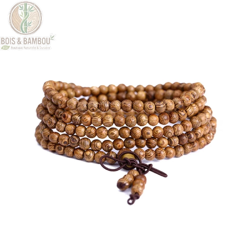 Bracelet mala 108 perles bois de wengé enroulé multi-tours fond blanc avec nœud de finition bordeaux
