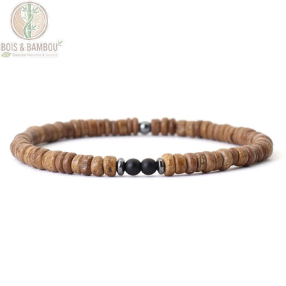 Bracelet perles de coco homme avec pierre d'onyx noire centrale fond neutre vue de face