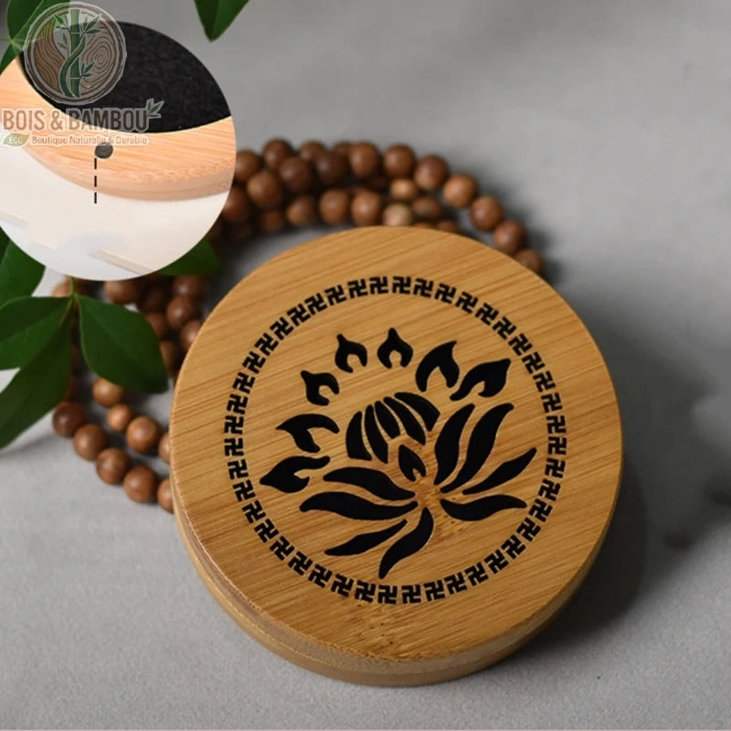 Brûleur encens bambou rond motif lotus bouddhiste, entourage de svastika traditionnels