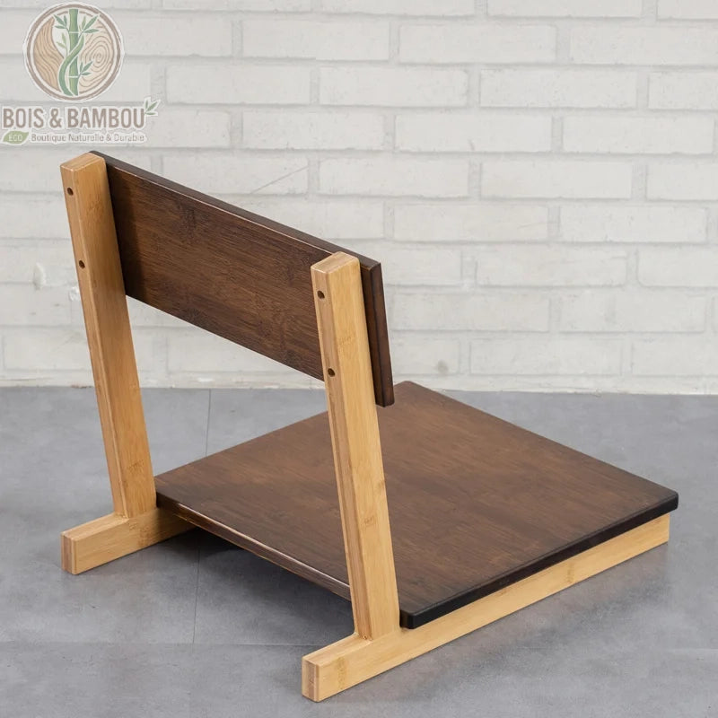 Chaise En Bambou Zaisu Zen Marron et naturel descriptif 2. Vue arrière d'une chaise de sol japonaise en bambou bicolore, montrant l'assemblage soigné entre le bois clair et le dossier marron foncé.