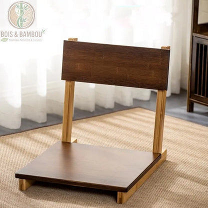 Chaise En Bambou Zaisu Zen Marron et naturel. Chaise de sol japonaise bicolore en bambou, associant une assise marron foncé et une structure naturelle, parfaite pour une ambiance zen et épurée.