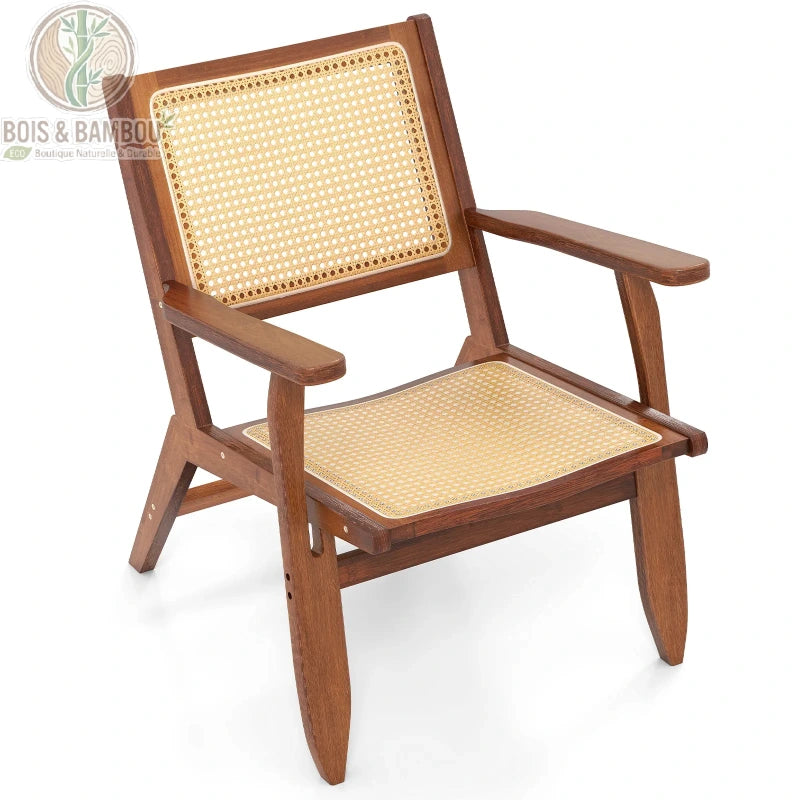 Fauteuil cannage rotin bambou brun accoudoirs sur fond blanc