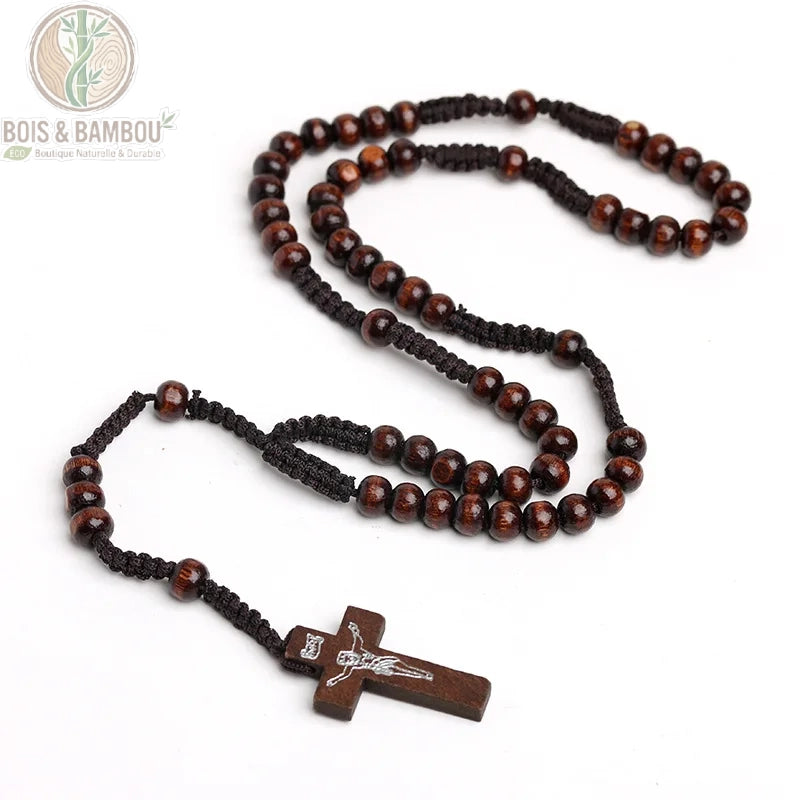 Chapelet catholique en bois naturel brun foncé perles rondes cordelette noire et croix gravée