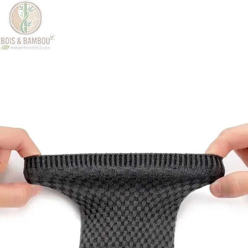 Gros plan sur la texture et la finition des chaussettes en bambou
