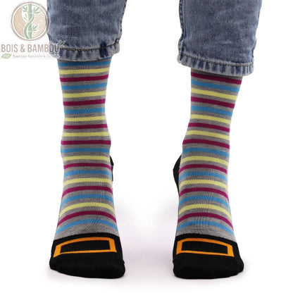 Chaussettes bambou fantaisie rayées multicolores portées de face