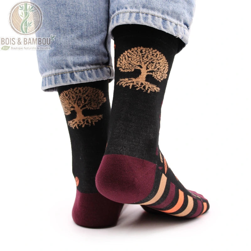 Chaussettes en bambou avec grand motif arbre de vie doré vues de dos