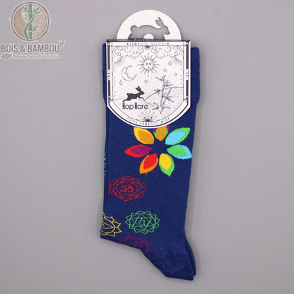 Chaussette bambou fantaisie chakra arc-en-ciel dans son emballage carton