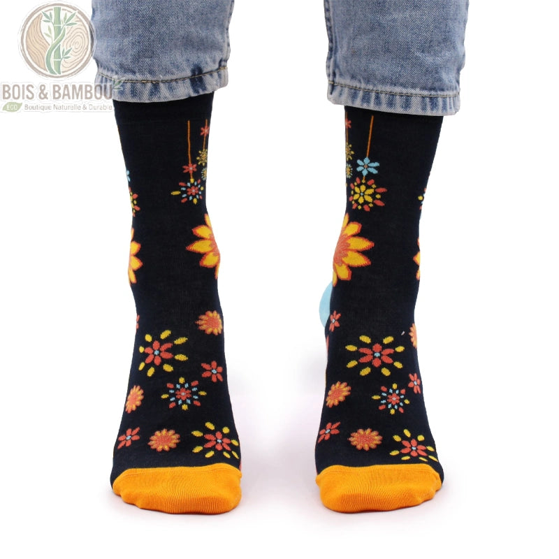 Chaussettes en bambou à motif fleurs colorées vues de face