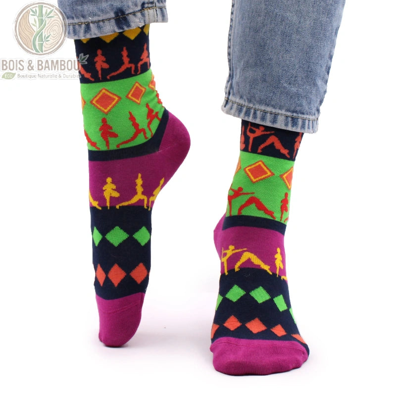 Chaussettes en bambou multicolores motif yoga vues de profil