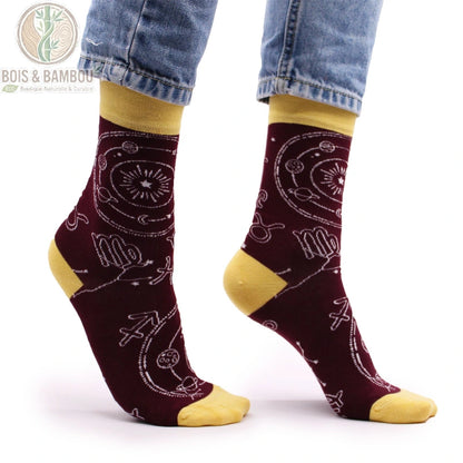 Chaussettes bambou zodiaque bordeaux portées vue de profil