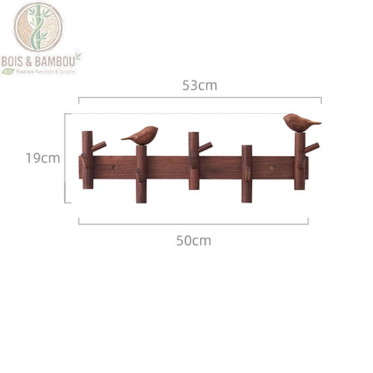 Cintre Mural en Bois 5 crochets marron 2 deco. Un porte-manteau mural en bois sombre de 53 cm avec cinq crochets et deux oiseaux décoratifs, affichant ses mesures sur fond blanc.