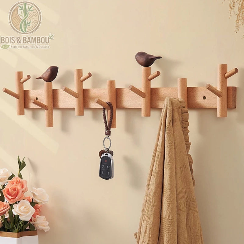 Cintre Mural en Bois : un portemanteau naturel au design de branches et d'oiseaux sculptés. Idéal pour organiser clés et vêtements avec une touche scandinave élégante et durable.