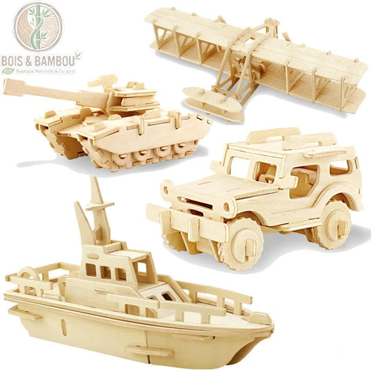 Collection Multi-Transports en bois. Quatre maquettes en bois clair à assembler représentant un tank, un avion biplan, un véhicule tout-terrain et un bateau de patrouille.