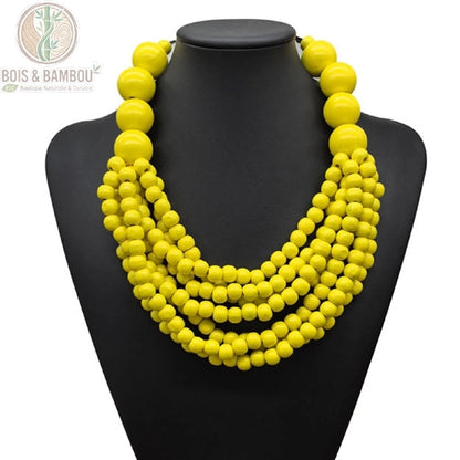 collier africain perles de bois multicouche fait main coloris jaune vif sur buste mannequin