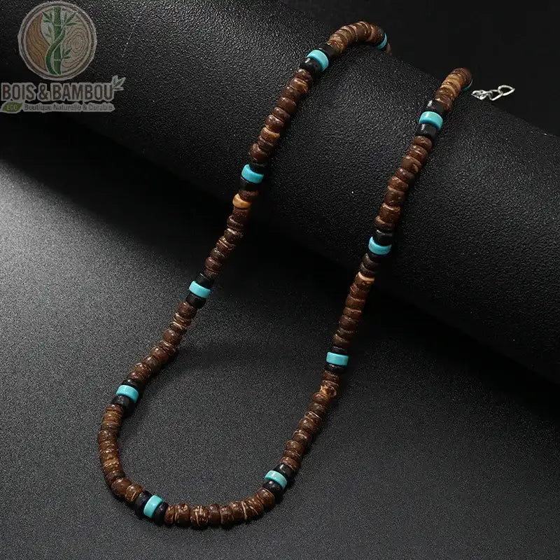 collier modèle 9 rondelles bois brun pierres turquoise rondes disques noirs intercalés fond noir