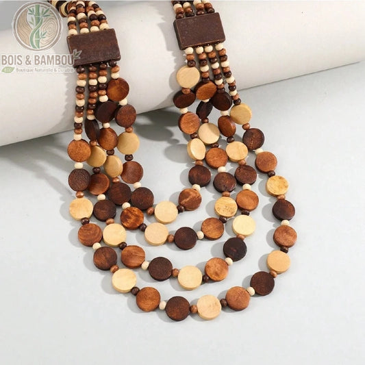 collier plastron 4 rangs perles bois disques brun naturel beige marron gros plan attaches rectangulaires bois foncé