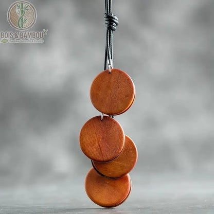 collier long bois vintage 4 disques colorés marron acajou en cascade sur cordon noir réglable