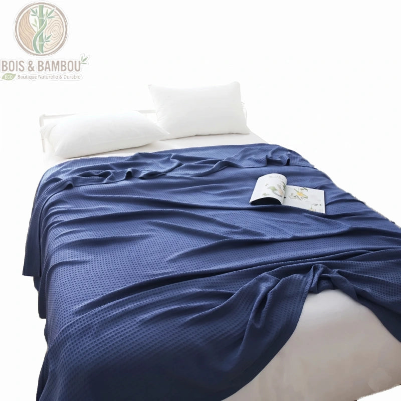 Couverture en bambou unie bleu doux, format adulte