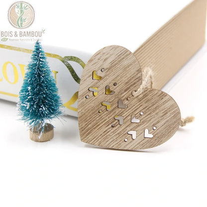 Suspension Noël bois ajouré motif cœur ajouré petits cœurs découpés laser