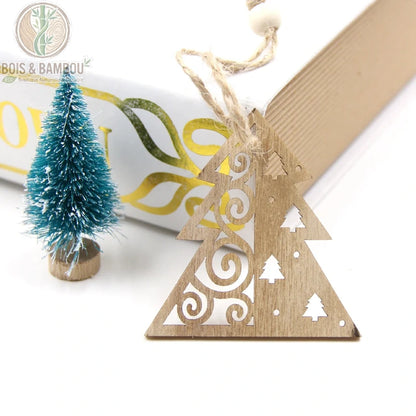 Suspension Noël bois ajouré motif sapin triangulaire arabesques avec cordon chanvre