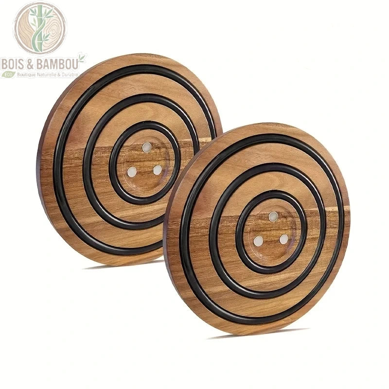 Dessous de Plat Magnétique en Bois d'Acacia lot de 2 pièces, vue de face fond blanc, anneaux concentriques gravés, bois acacia massif naturel