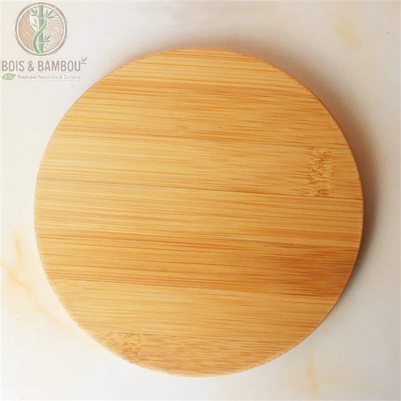 Dessous de Plat Rond en Bambou 15 cm vu de dessus sur fond blanc, grain naturel du bambou visible, forme ronde parfaite
