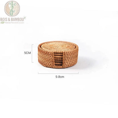 Dessous de Verre en Rotin Tissé Naturel Set Rond Bohème 3 Tailles – variante 9,8 cm avec dimensions indiquées, taille idéale pour tasses espresso et petits verres.