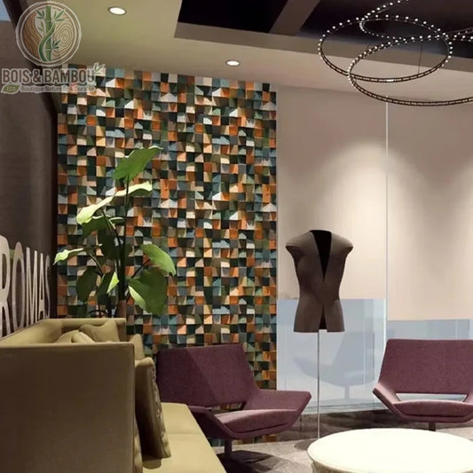 Panneau diffuseur acoustique en bois massif multicolore avec relief 3D. Fabrication artisanale installée dans un salon moderne pour une isolation sonore et une décoration murale haut de gamme.