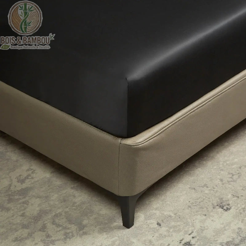 Détail du bonnet profond et de l'élastique du drap-housse bambou noir 160x200
