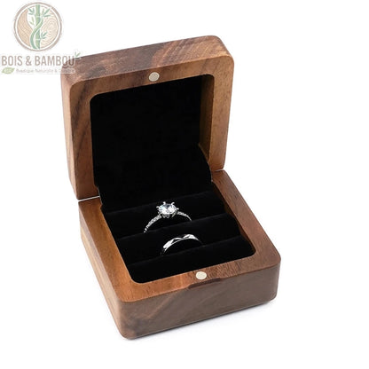 écrin bague bois noyer massif grand carré couvercle plein intérieur velours noir deux bagues